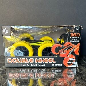 360 TUMBLING AND SPINNING Stunt Car with Yellow and Black Wheels